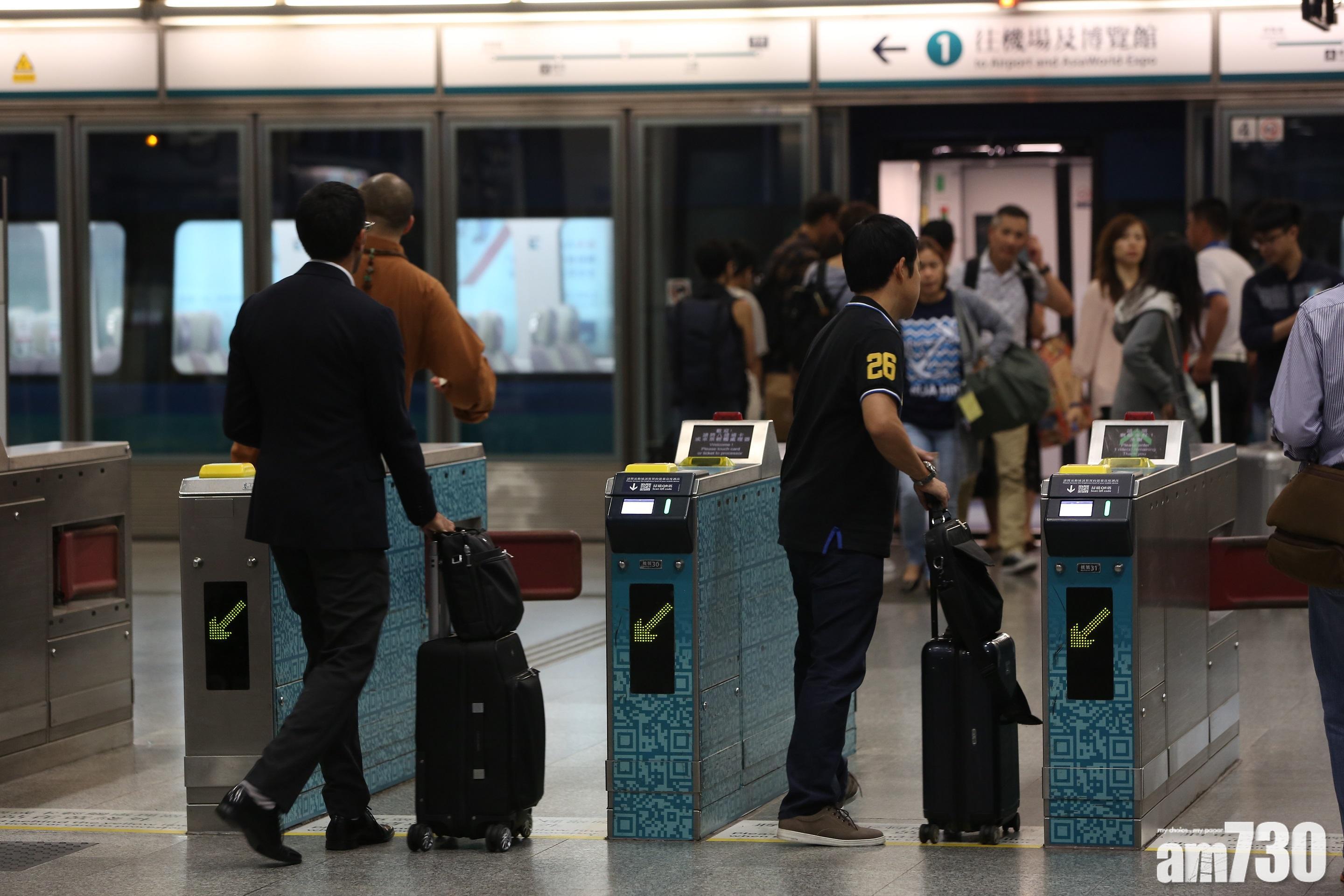 港鐵指荔景站附近的信號故障已完成復修,機場快綫及東涌綫列車服務逐步回復正常。
