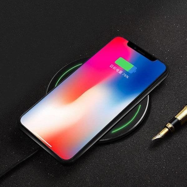 無線充電有機會傷電池,建議除下電話殼再充電。