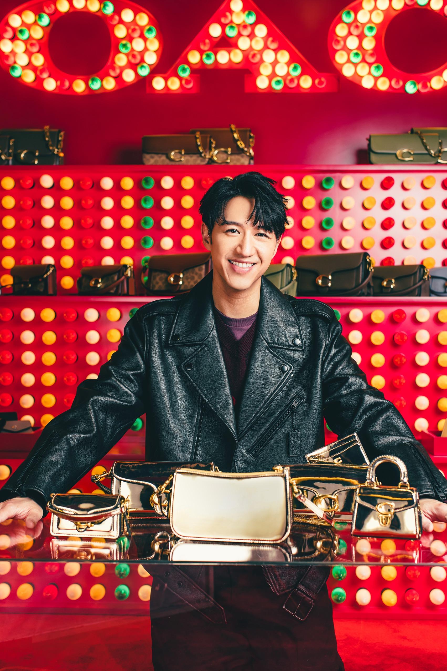 Jay Fung身穿Black Capsule系列寬版剪裁皮革騎士夾克,展現型格一面。