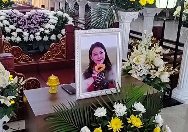 一名重慶殯儀業網民直認靈堂片段造假,並公開道歉。