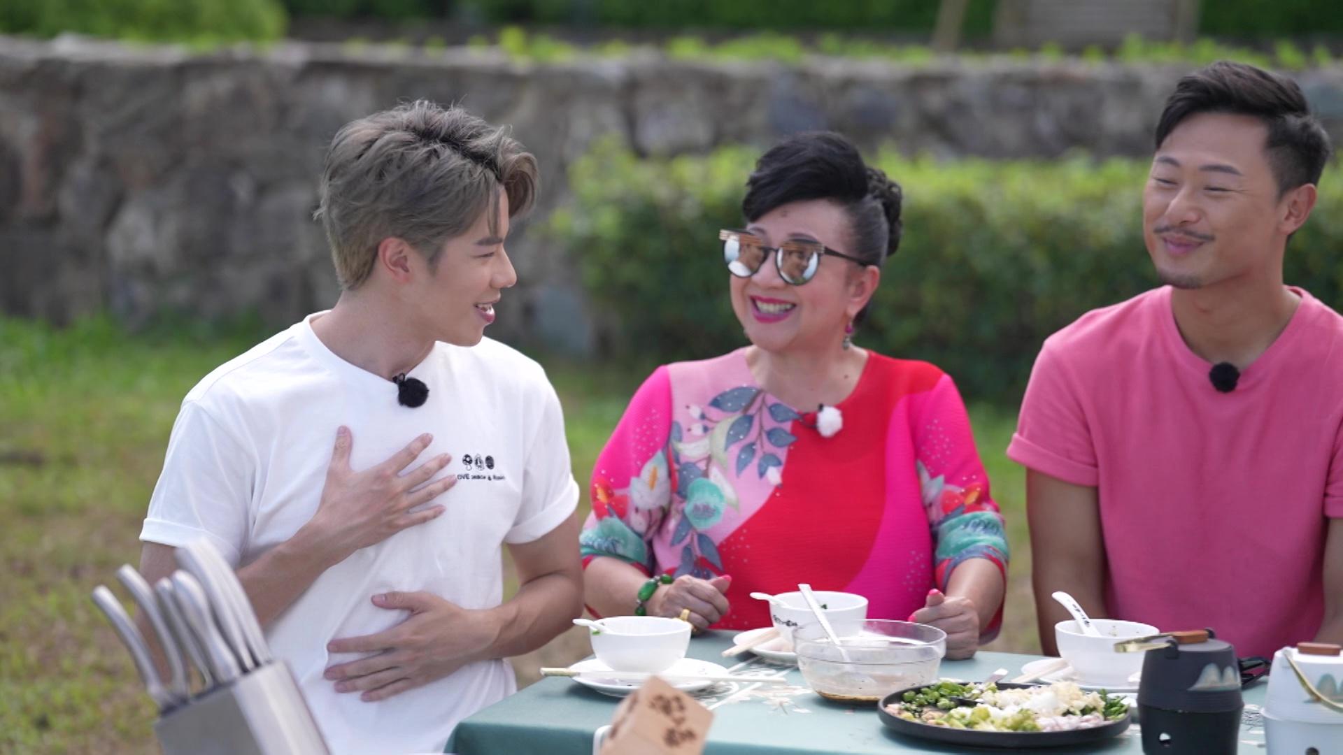 林正峰乘機向家燕姐笠高帽。