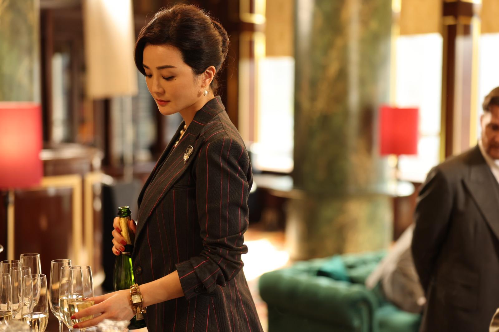 在《金手指》中,阿Sa變身上市公司主席。