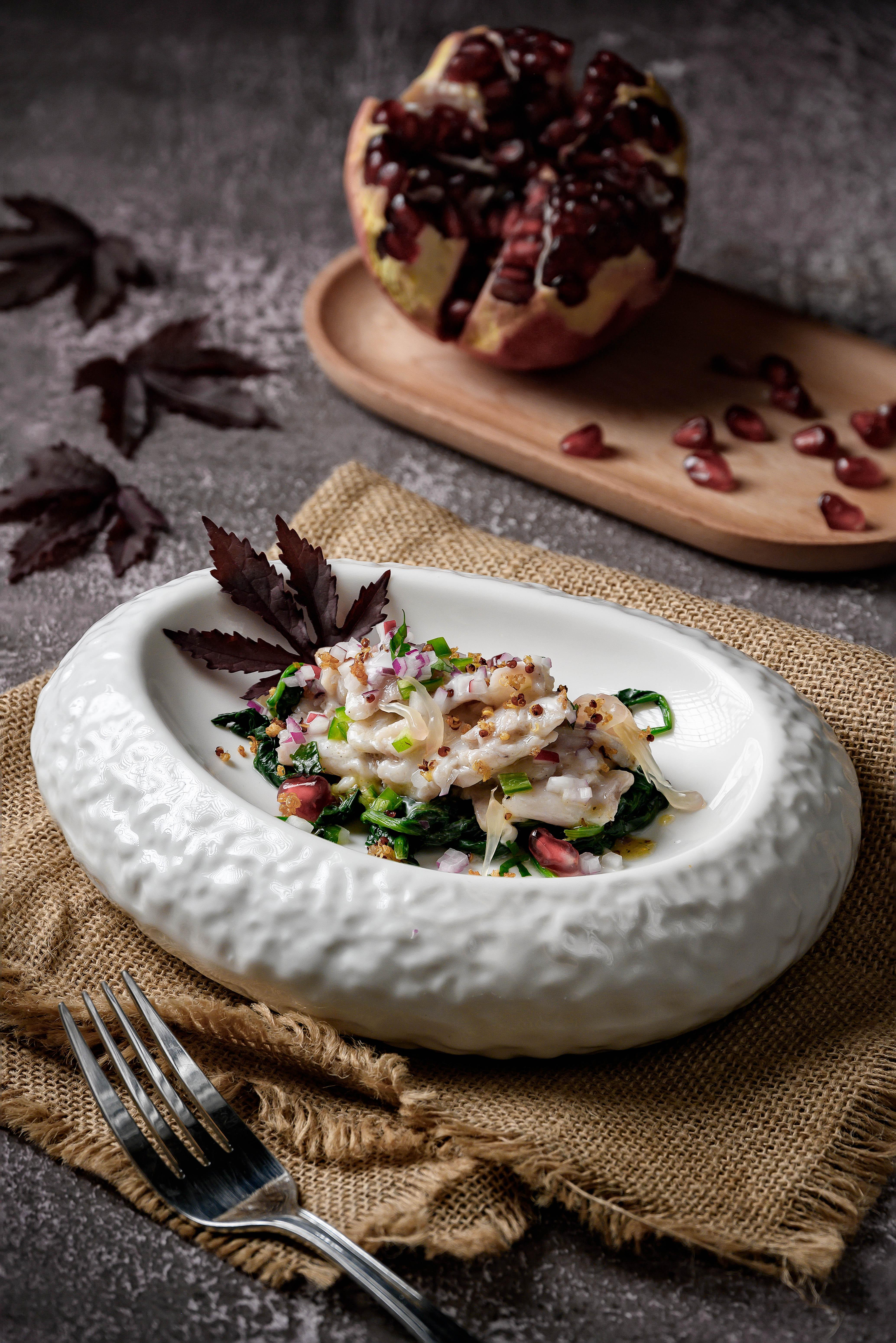 Nora beach Club 提供特色地中海菜單,更配有招牌雞尾酒和廚師桌邊服務。