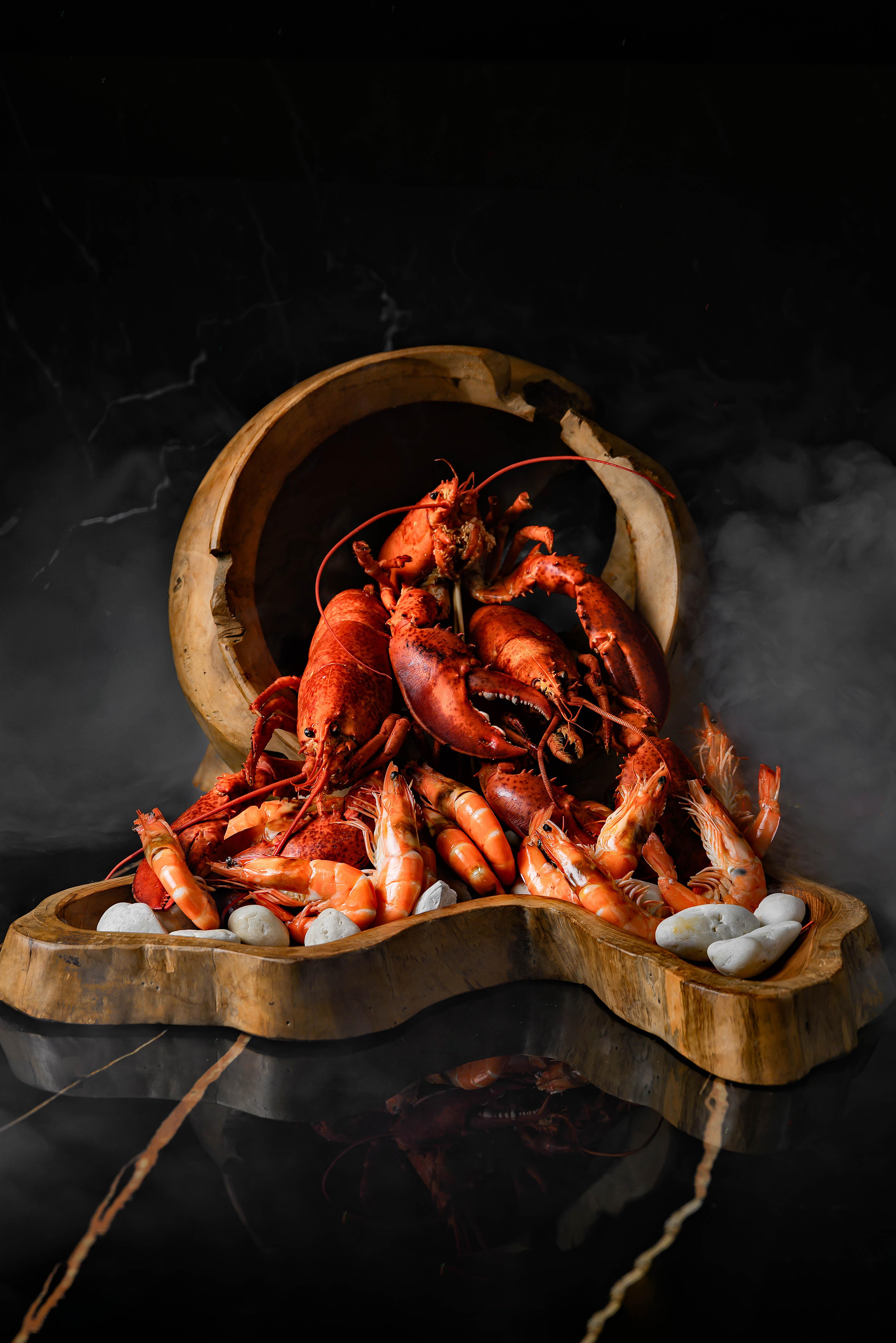 Nora beach Club 提供特色地中海菜單,更配有招牌雞尾酒和廚師桌邊服務。