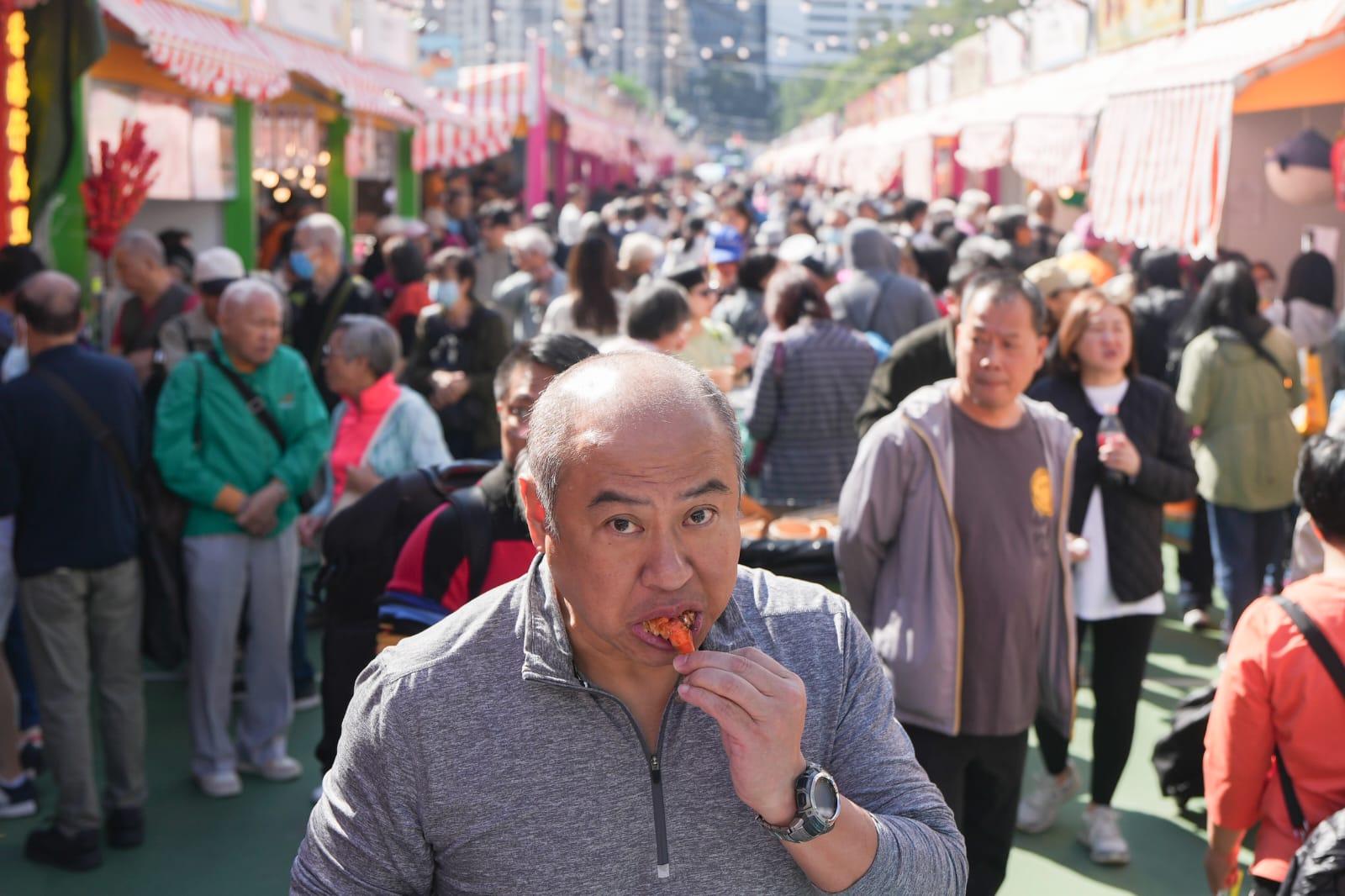 工展會2023|工展會今日復辦美食區,設有超過30個熟食攤位,並且首設酒精類飲品攤位。(李睿哲攝)