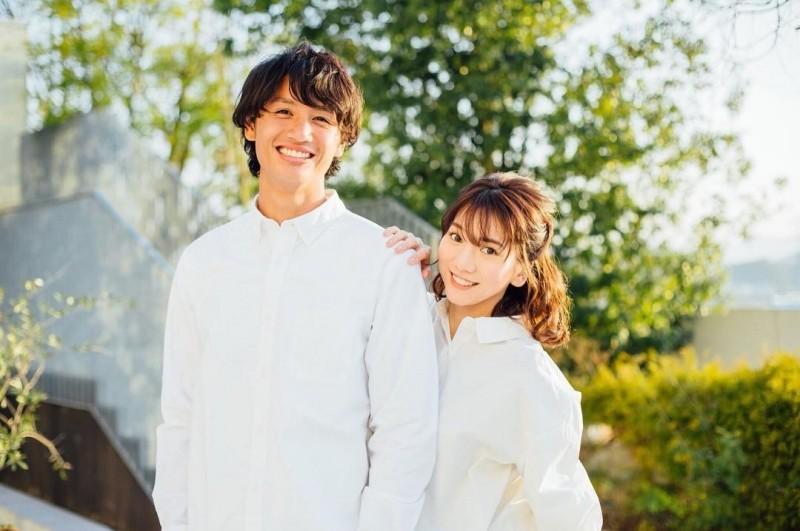 高橋祐治與太太高城亞樹。