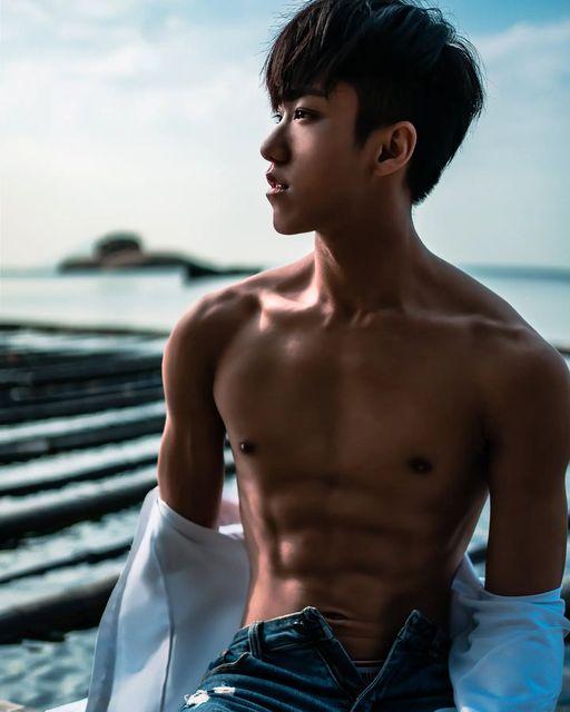 J2節目《不正常愛情研究所》主持文頌男自揭數月前確診患癌。