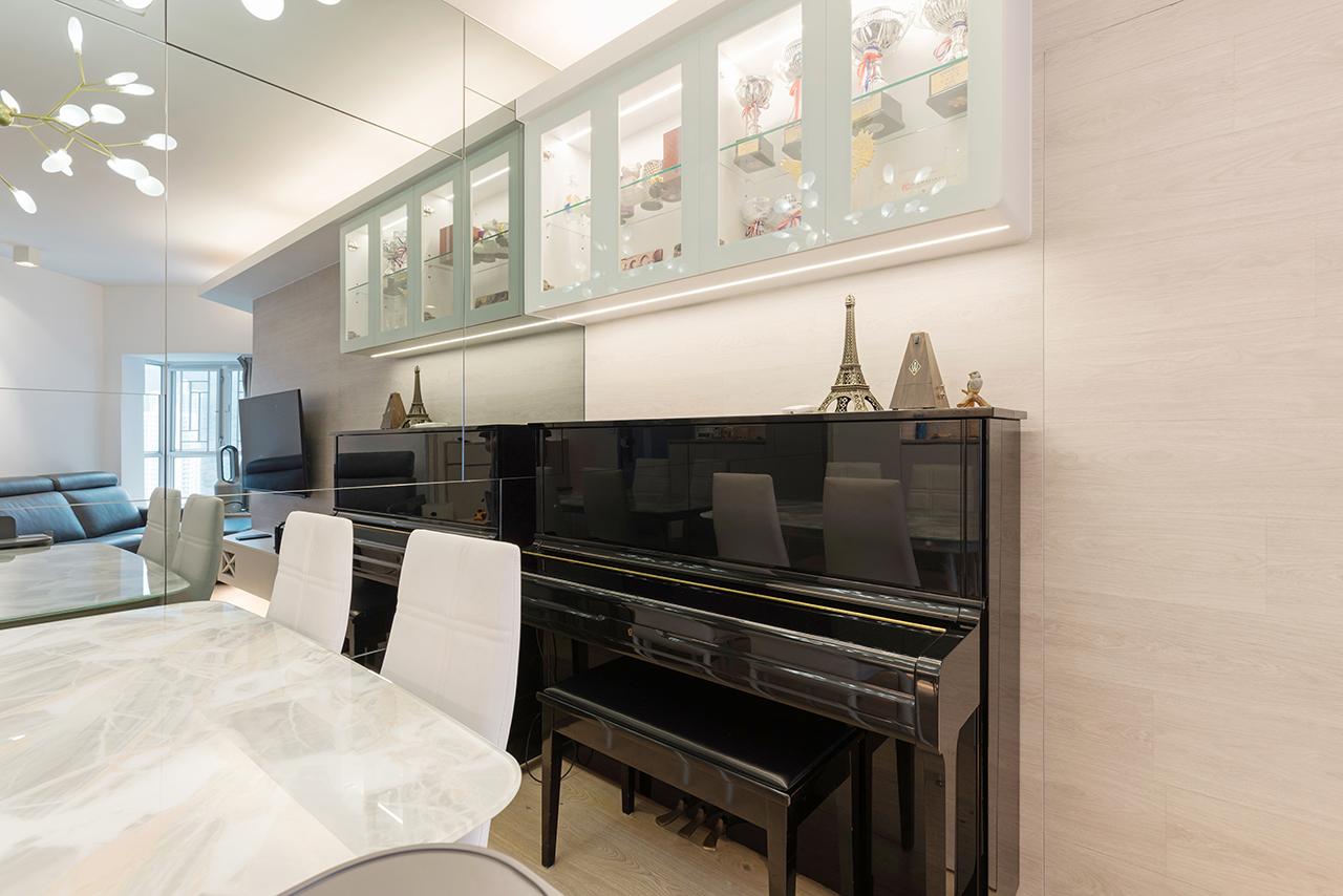 牆邊的鏡面除了用作照鏡外,更可以提升提升家居空間感