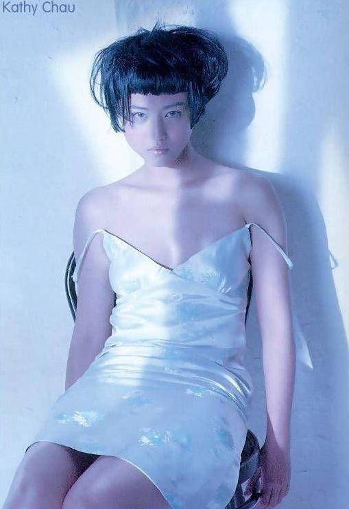 周海媚曾赴日發展,還於當地推出寫真集。