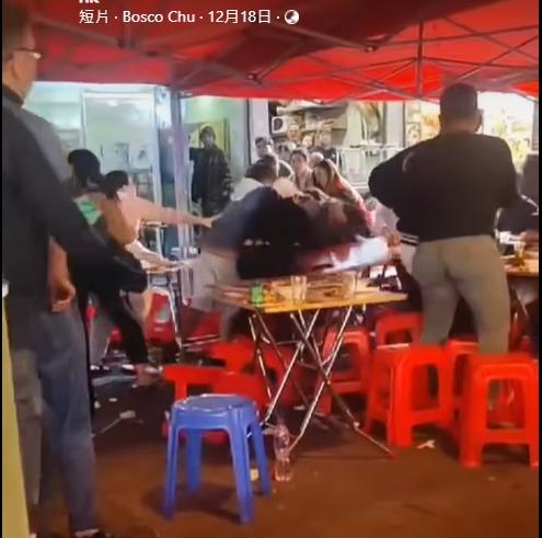 油麻地廟街發生MMA 市民:今次真係夜繽紛呀!(有片)