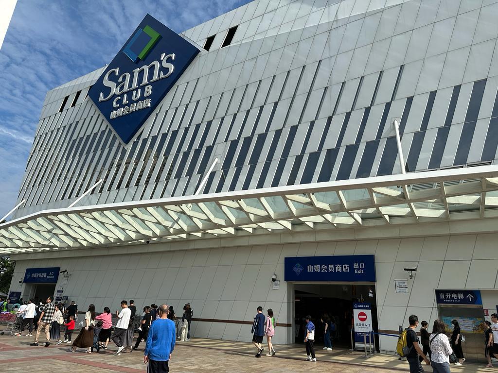 港人北上深圳消費成新常態,當中最熱門必到地方必定是山姆超市,日用品、家品電器價錢實惠,吸引不少港人特意「朝聖」掃貨。(網上圖片)