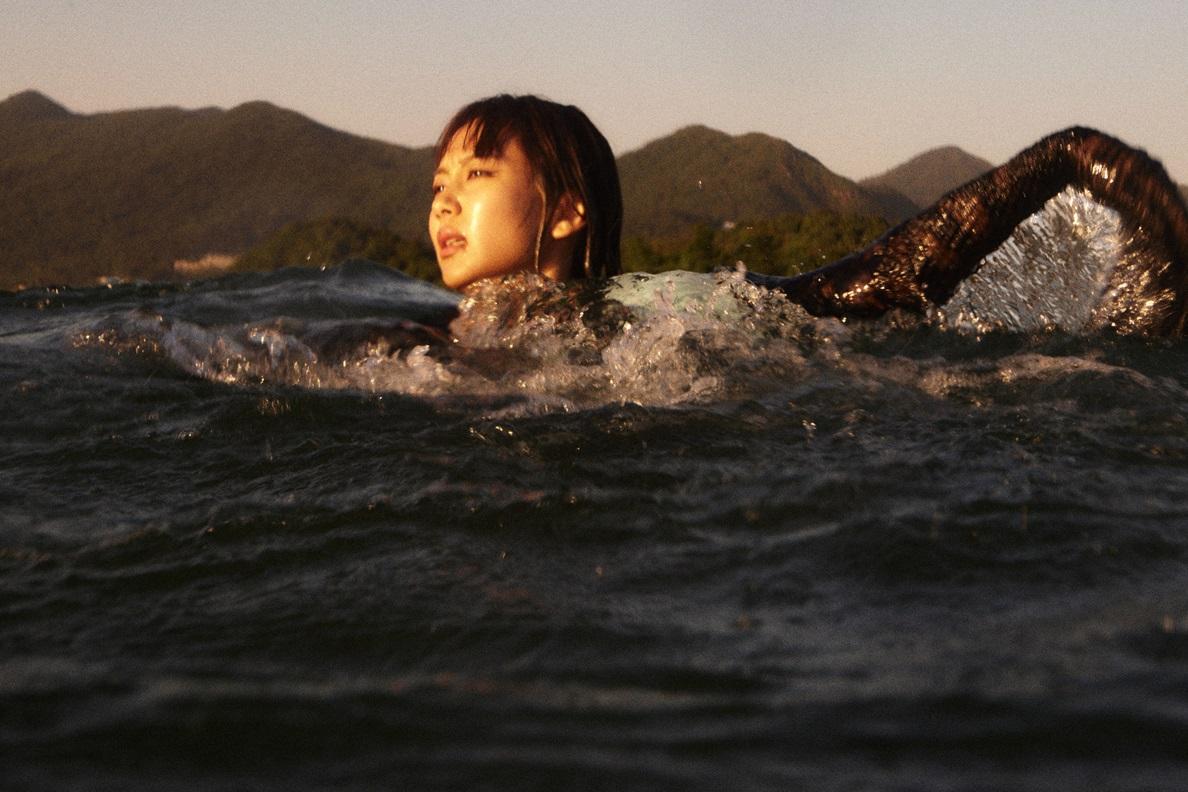 Marf在新歌《I’m Marf-elous 》MV初嘗落水打鬥戲。