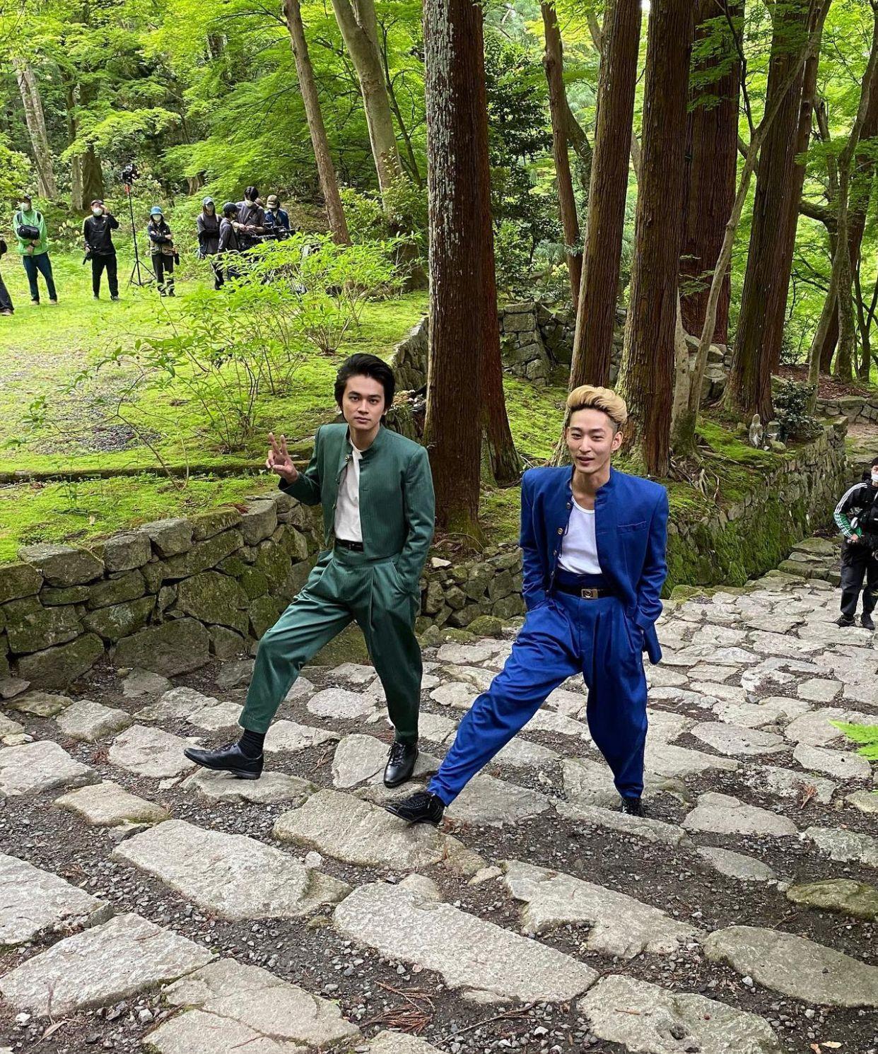 古川琴音在IG分享《幽遊白書》主角北村匠海與上杉柊平的花絮照。