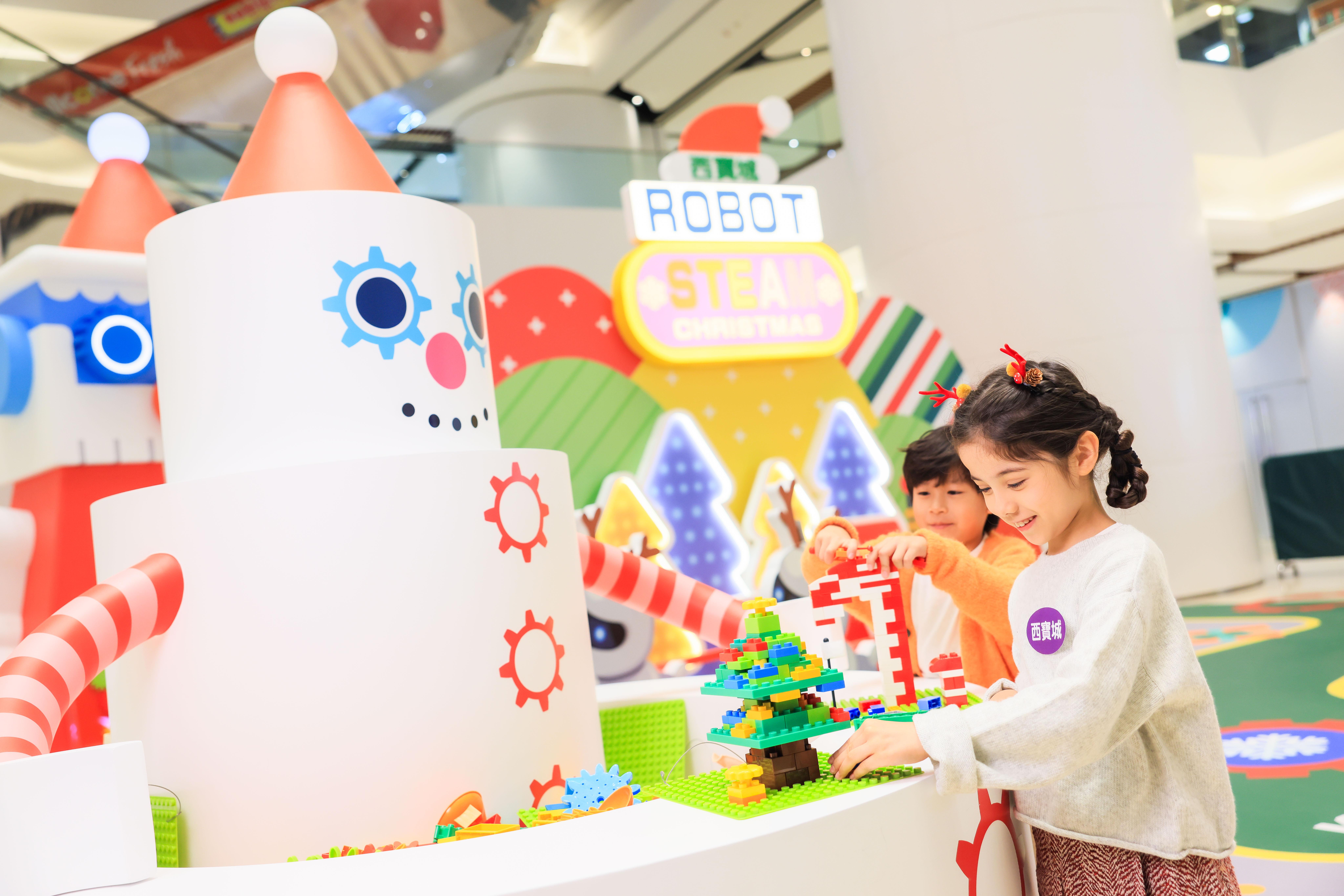 西寶城、昇悅商場和昇御商場均以聖誕機械人為主題。