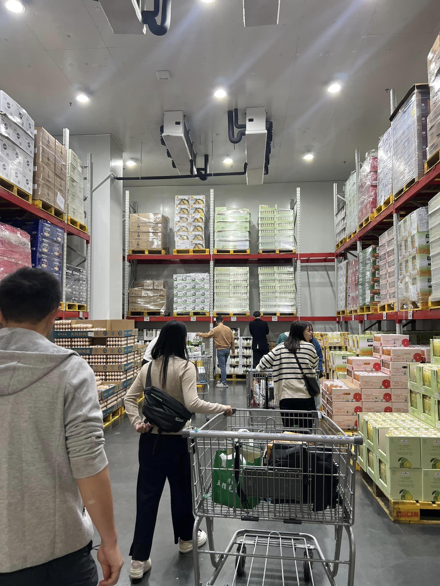 港人北上深圳消費成新常態,當中最熱門必到地方必定是山姆超市,日用品、家品電器價錢實惠,吸引不少港人特意「朝聖」掃貨。(網上圖片)