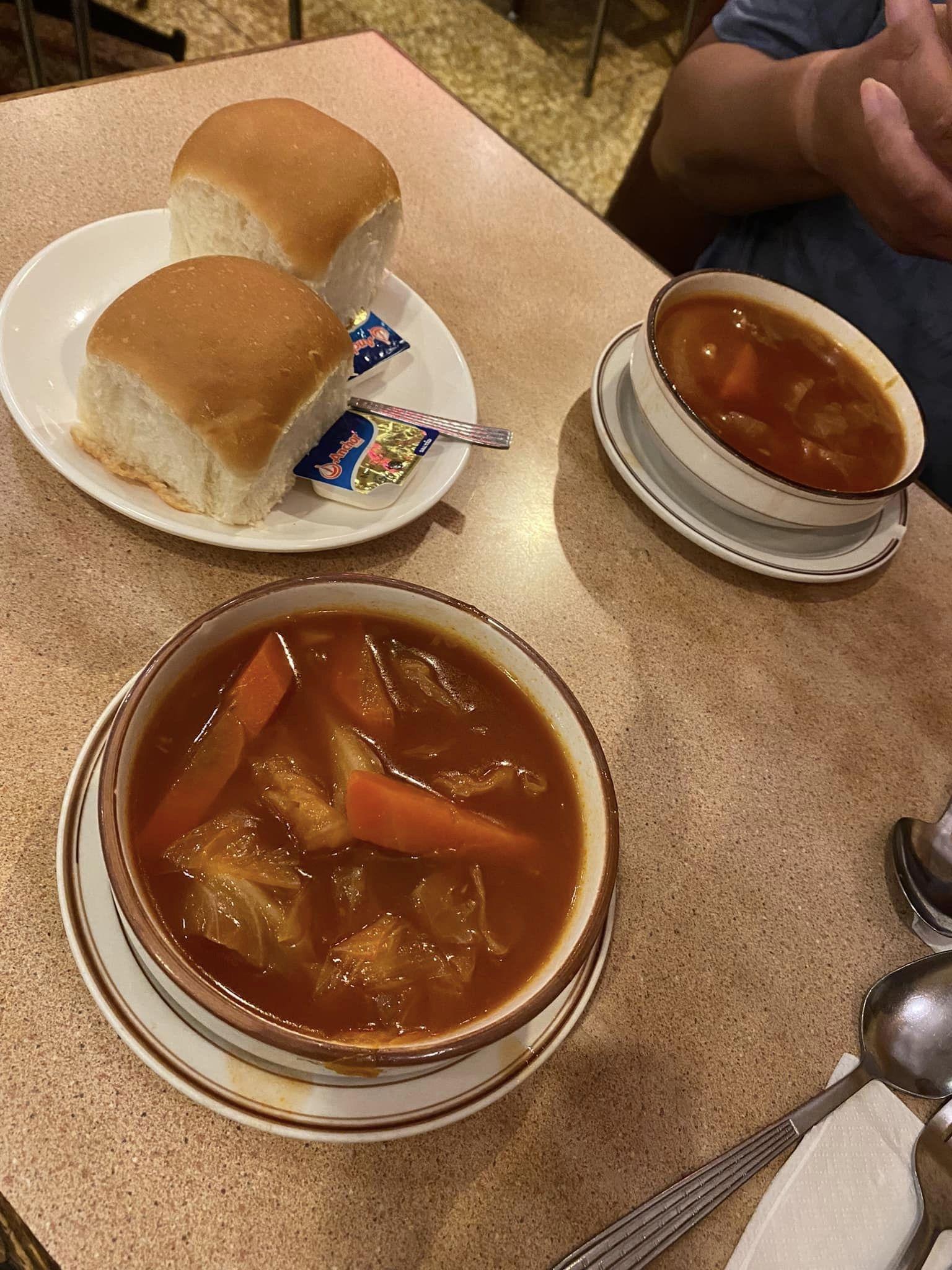 在土瓜灣經營40多年的「平民扒房」哥登堡餐廳,近日突然在門外貼出「最後一次聖誕大餐」海報,指租約期滿,告別土瓜灣,多謝街坊40多年來的支持(FACEBOOK圖片)