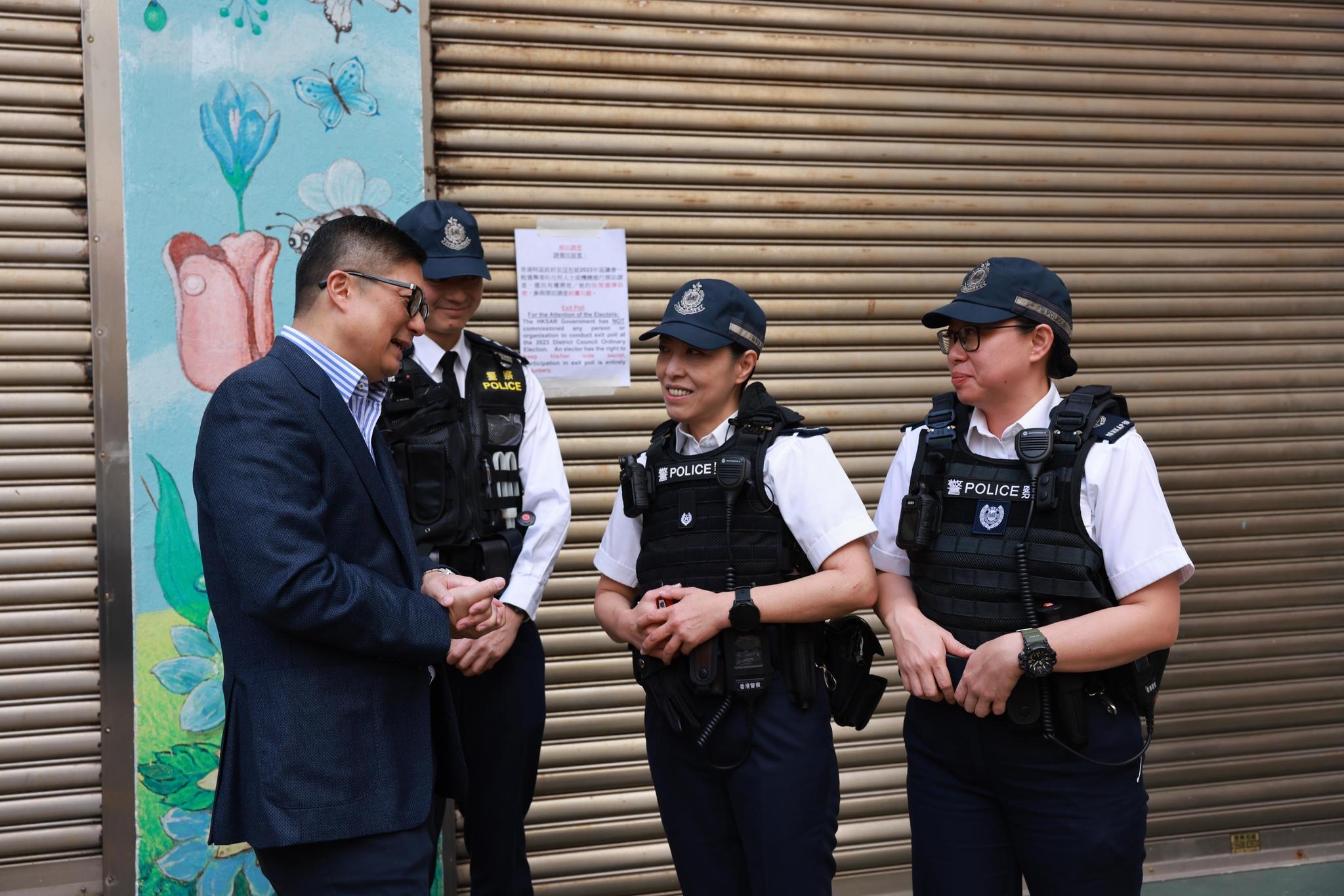 區議會選舉2023|律部隊動員 鄧炳強:重要日子從不缺席 (@fb鄧炳強 Tang Ping Keung圖片)