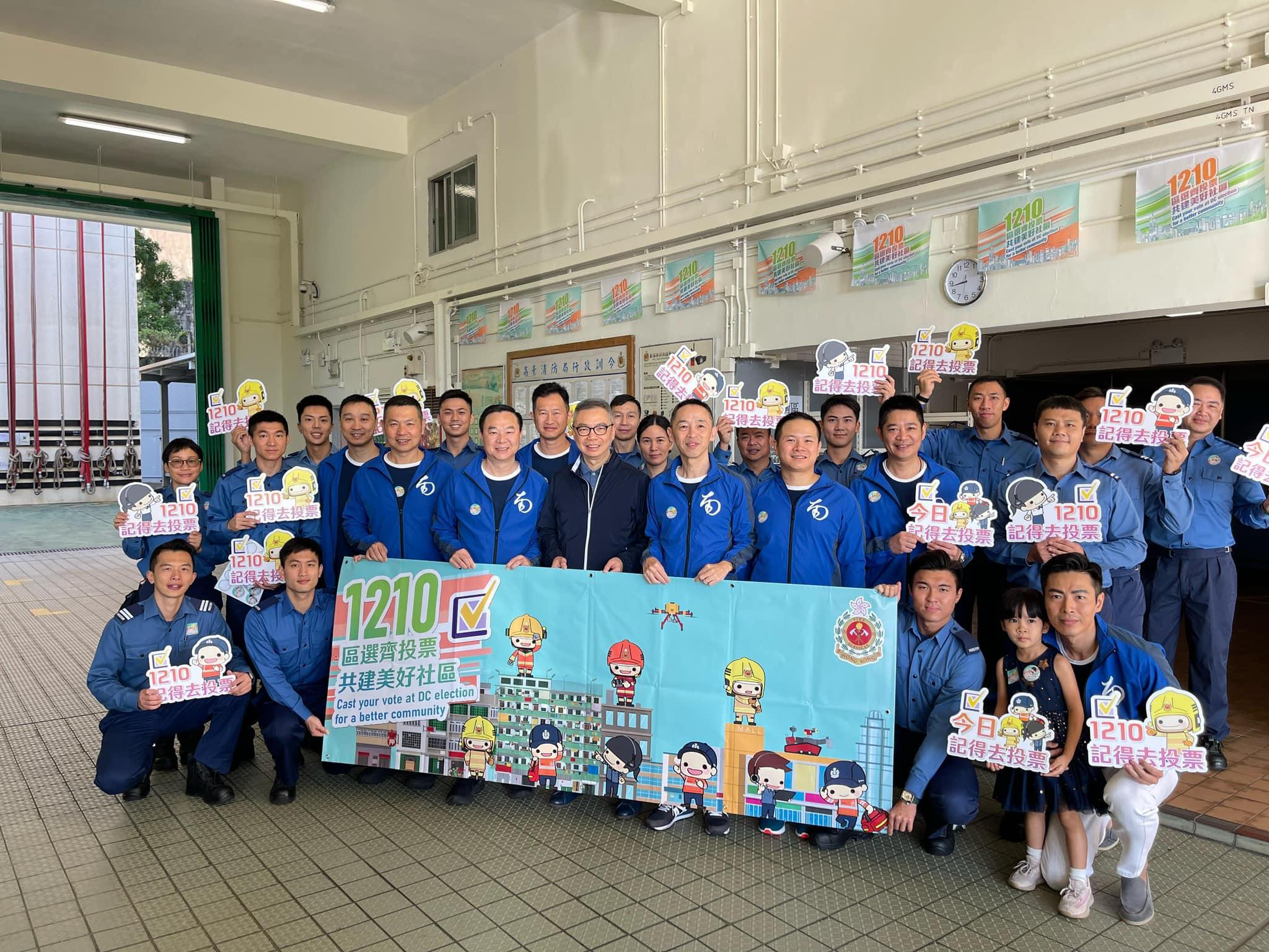 區議會選舉2023|律部隊動員 鄧炳強:重要日子從不缺席 (@fb香港消防處 Hong Kong Fire Services Department 圖片)