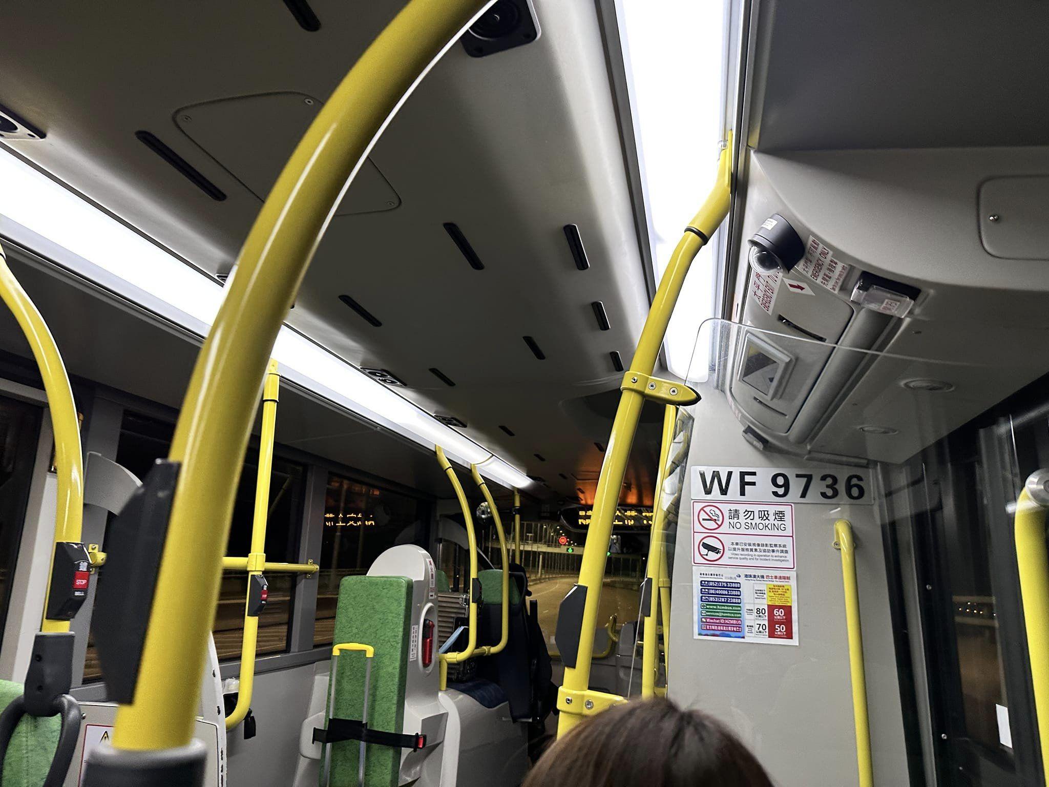 事件最早由一名網民於facebook群組「澳門高登起底組」揭發,他指與太太深夜搭乘香港返澳門的WF9736金巴,「短短45分鐘車程,經歷人生一次恐懼嘅經歷」,「一邊坐一邊有嘢咬我同我太太,一落車已經發現成隻鞋都有蟲」。