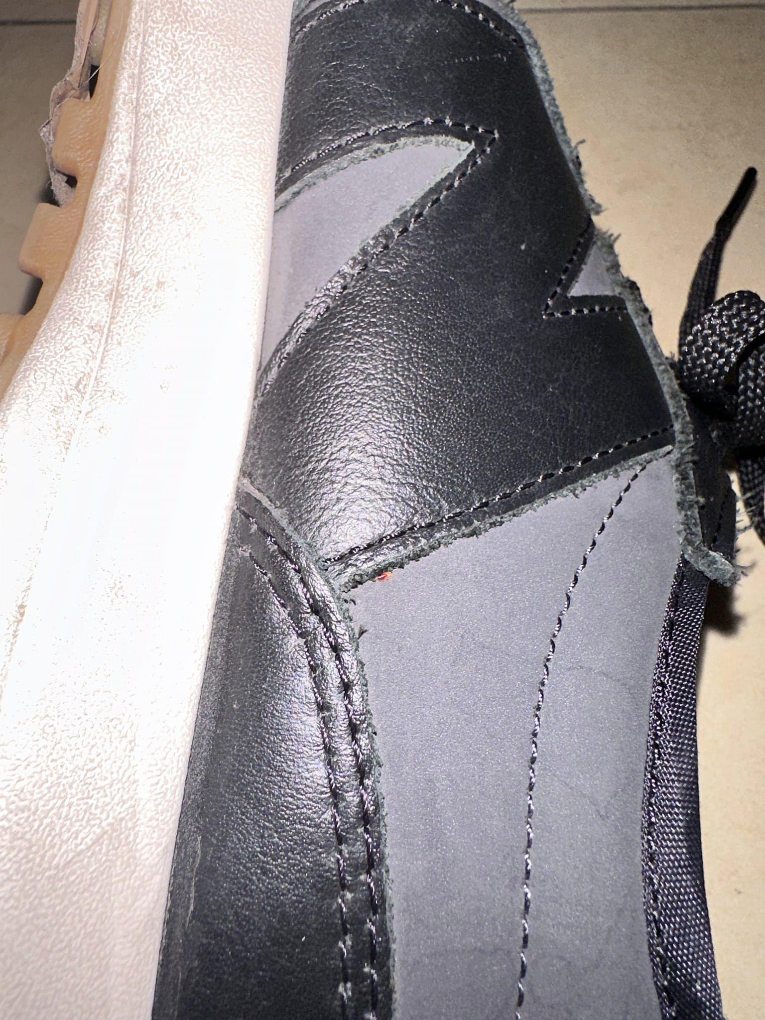 事件最早由一名網民於facebook群組「澳門高登起底組」揭發,他指與太太深夜搭乘香港返澳門的WF9736金巴,「短短45分鐘車程,經歷人生一次恐懼嘅經歷」,「一邊坐一邊有嘢咬我同我太太,一落車已經發現成隻鞋都有蟲」。