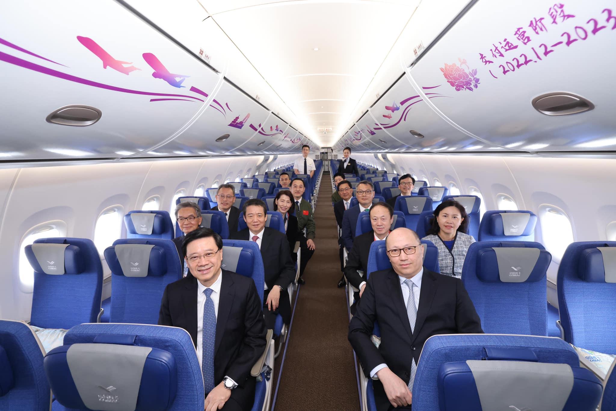 國產飛機C919和ARJ21首次訪港 李家超:體現國家重視香港航空業