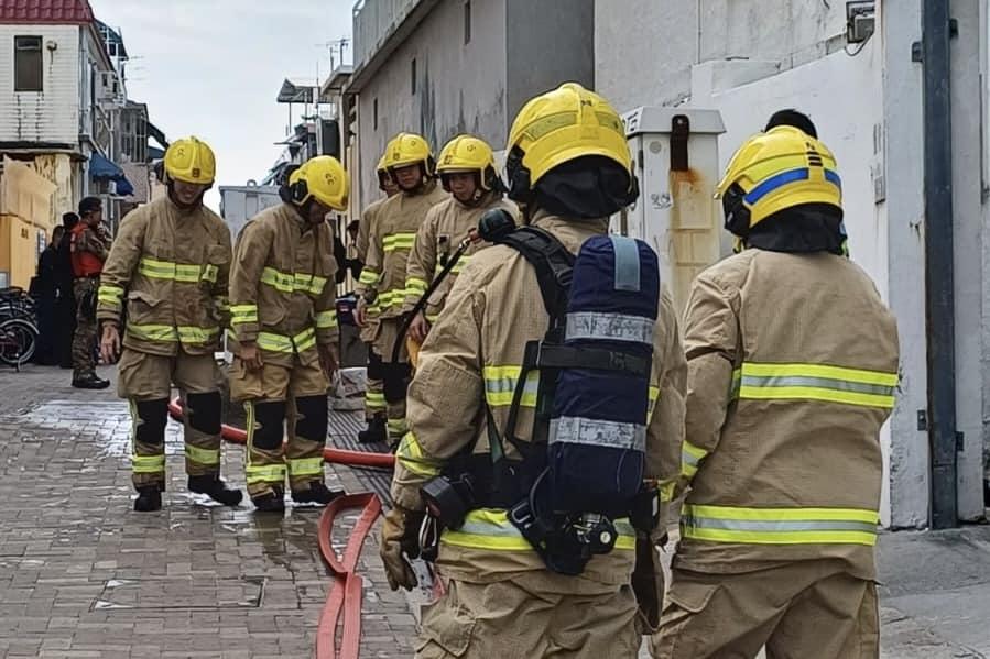 水警總區在社交平台表示,周四(12月14日)在離島舉行代號「快刀」的校園反恐演習,動員超過140名人員,並邀請到長洲國民學校師生一同參與