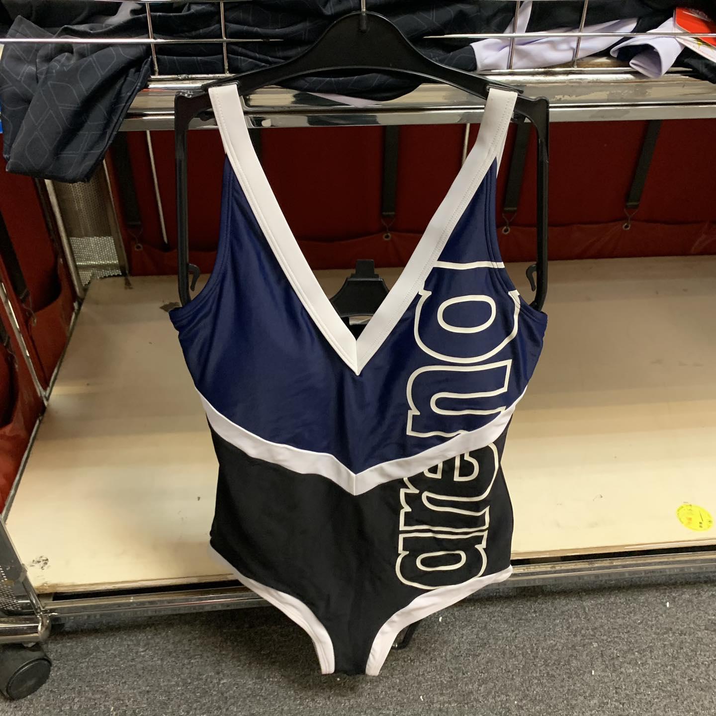 馬拉松便服及運動名牌開倉,泳衣可以買定夏天之用