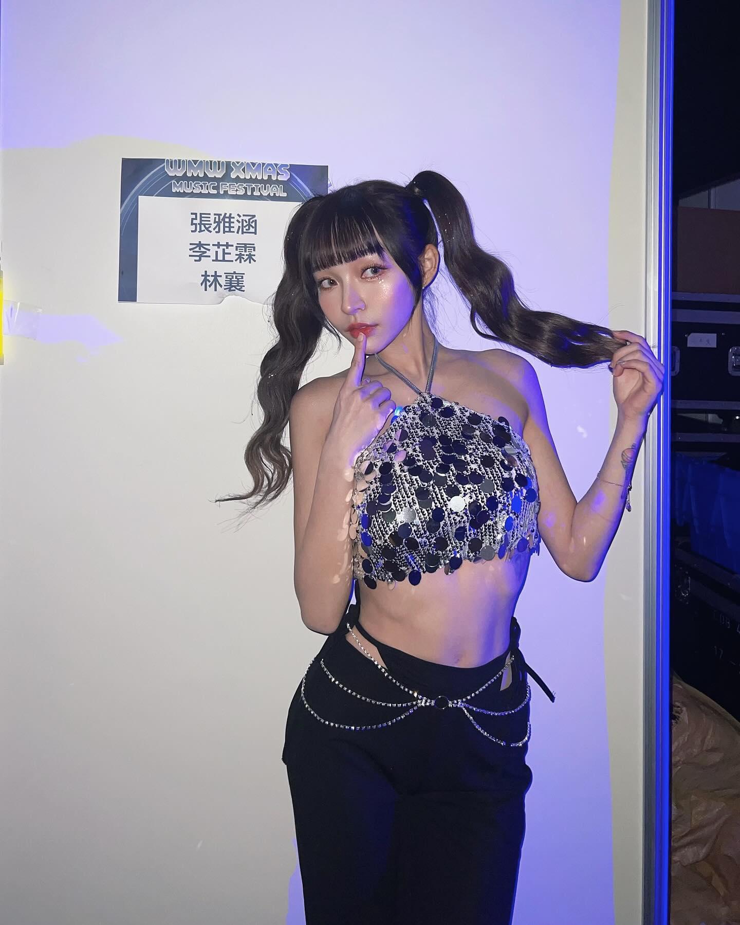 林襄聖誕節前造型。(林襄IG)