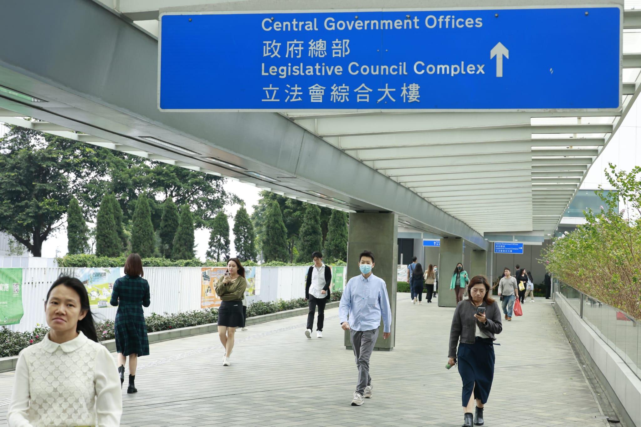 政府公布更新《公務員守則》諮詢稿,指公務員「政治中立」是以效忠國家為前提。(林俊源攝)