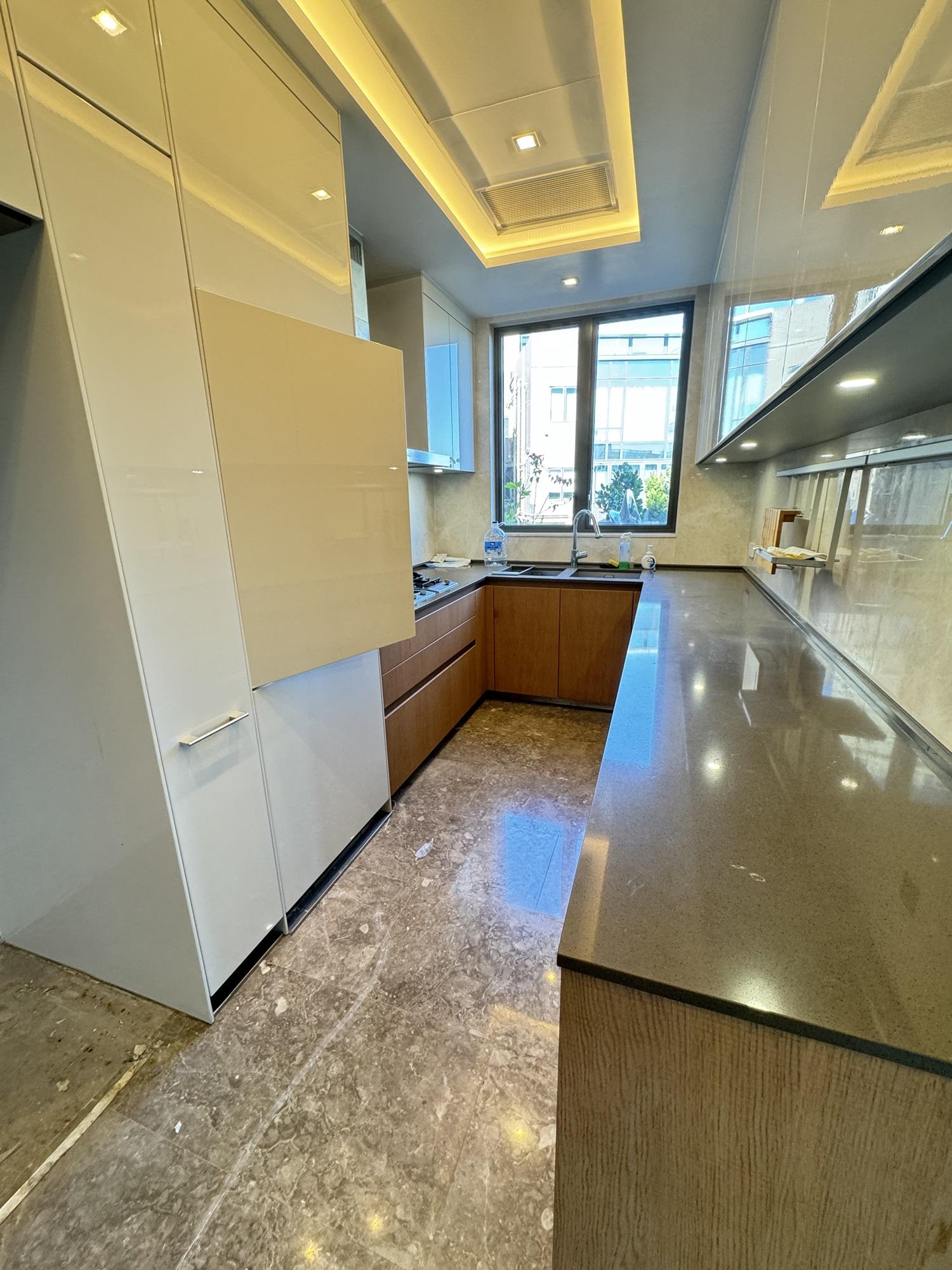 寬敞的廚房十分光猛開揚。