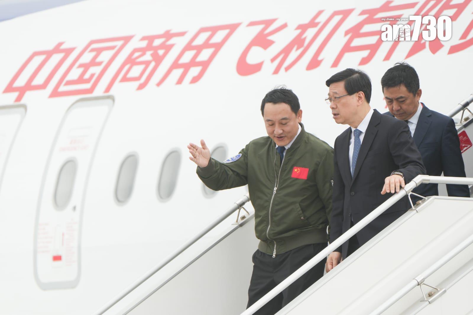 C919和ARJ21結束訪港 今午離開國際機場 (李睿哲攝)