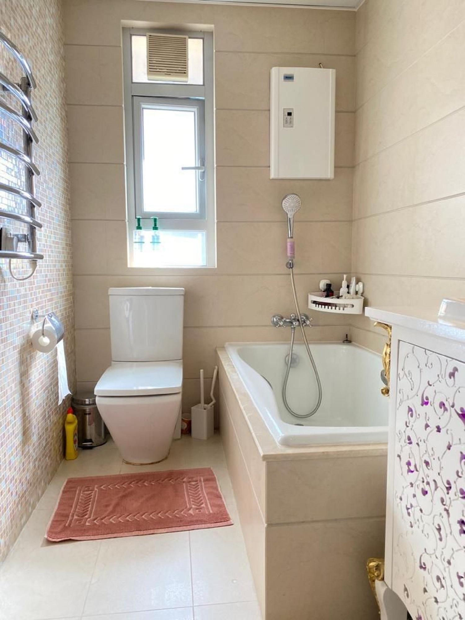 浴室裝修新淨雅緻,內部水管亦是新鋪設。