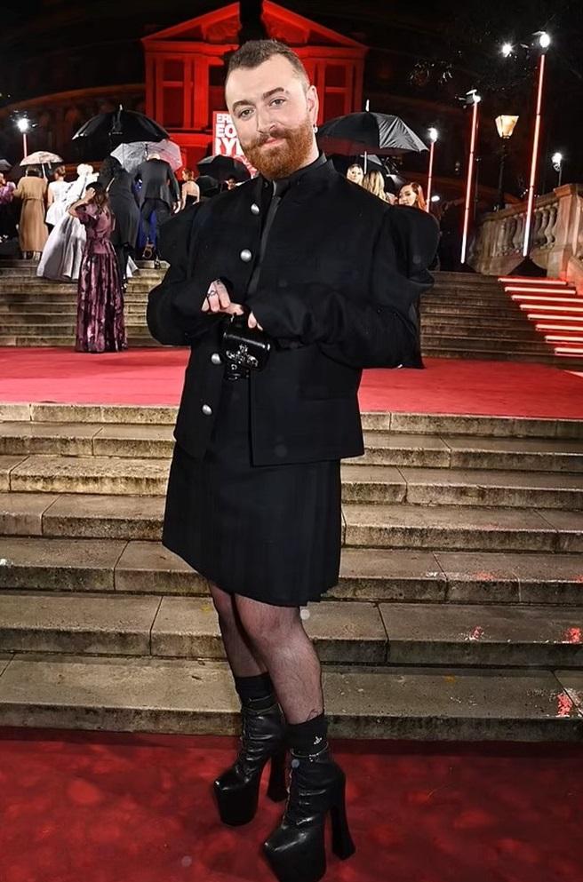 Sam Smith女服贏大獎 影后超模雲集英國時裝頒獎禮