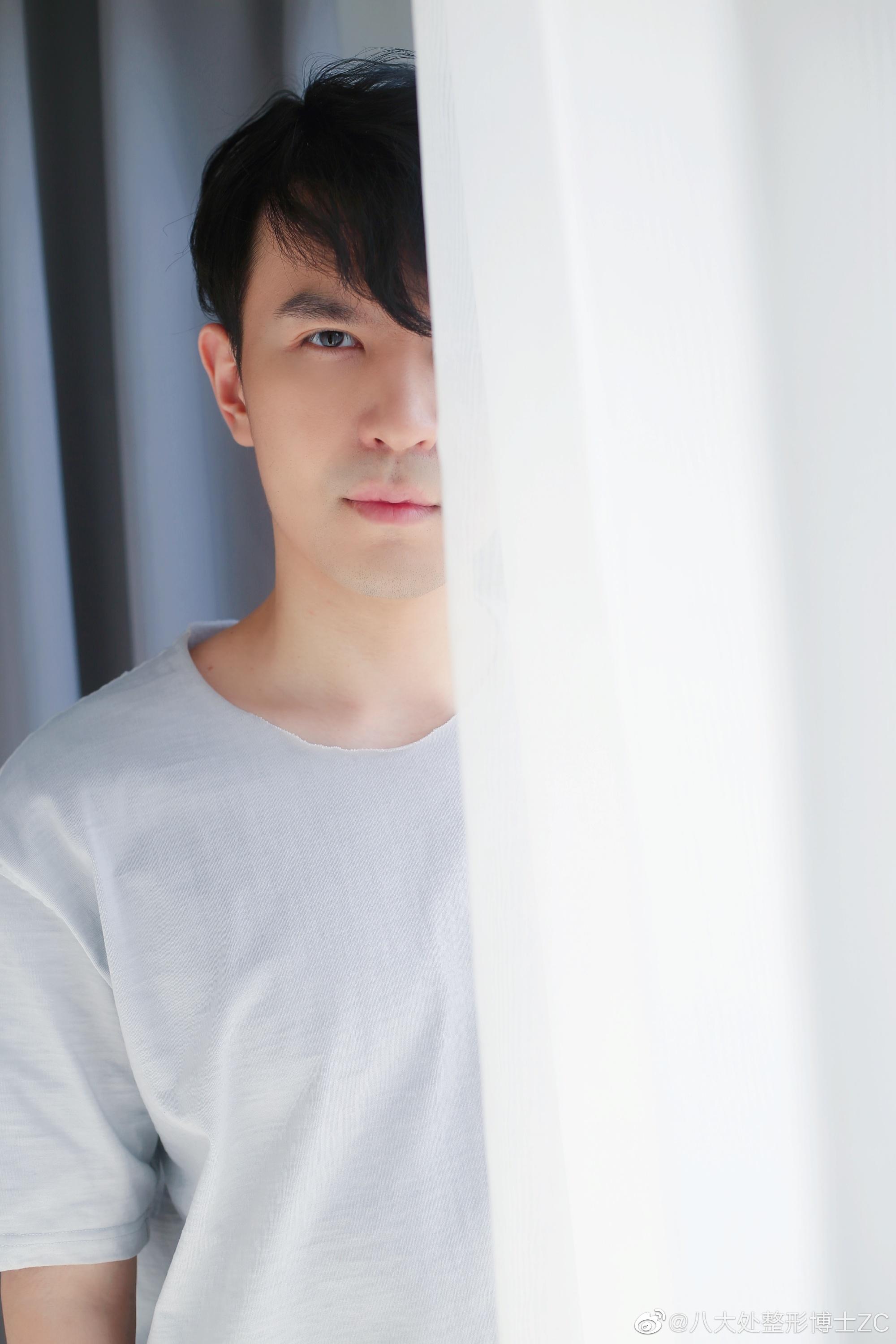 北京整容男醫生鄒翀高顏值爆紅(鄒翀微博)