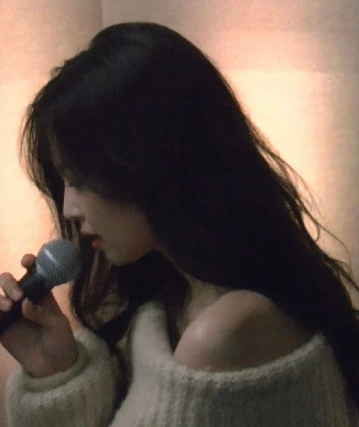 Jennie同時在社交平台上載聖誕cover單曲。