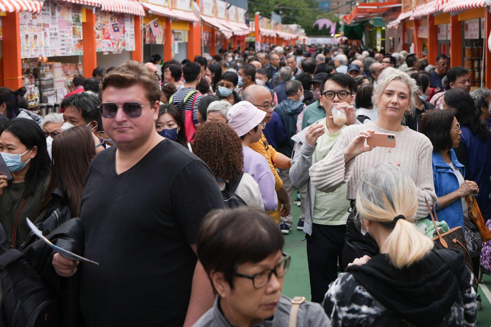 工展會2023|工展會復辦美食區,設有超過30個熟食攤位,並且首設酒精類飲品攤位。(李睿哲攝)