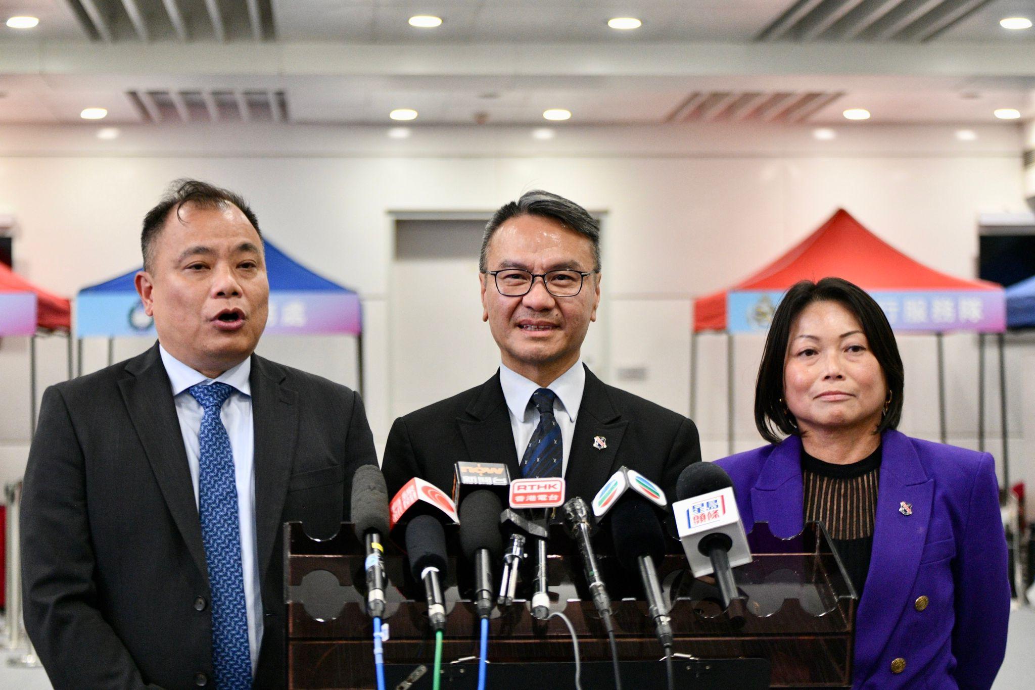 警察評議會(職方)代表林志偉(左一)認為李家超並非在向公務員施壓。