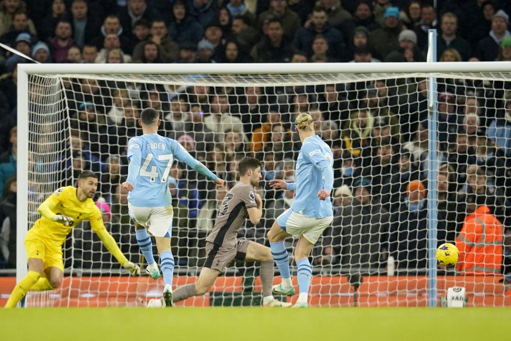 夏蘭特在上半場錯失黃金機會。