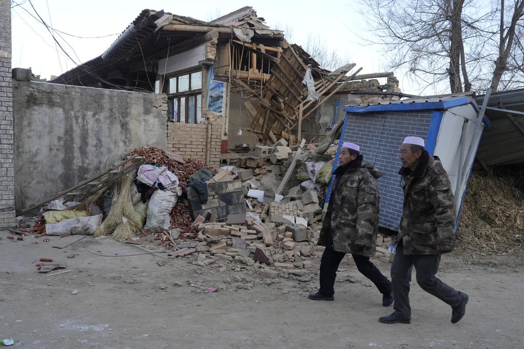 甘肅6.2級地震,災情加上嚴寒天氣(美聯社)