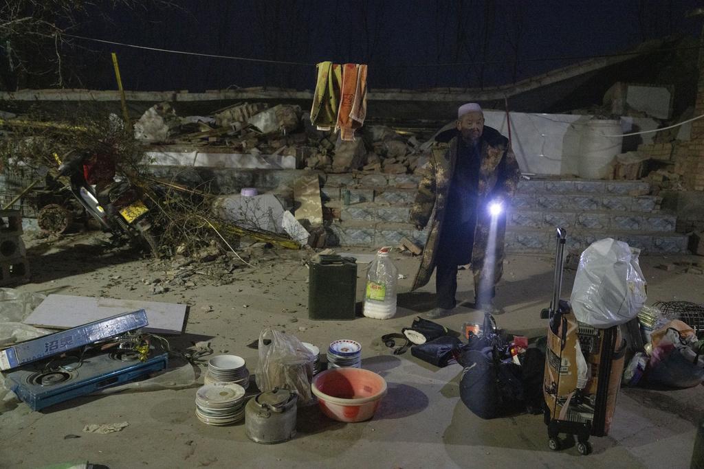 甘肅6.2級地震,災情加上嚴寒天氣(美聯社)