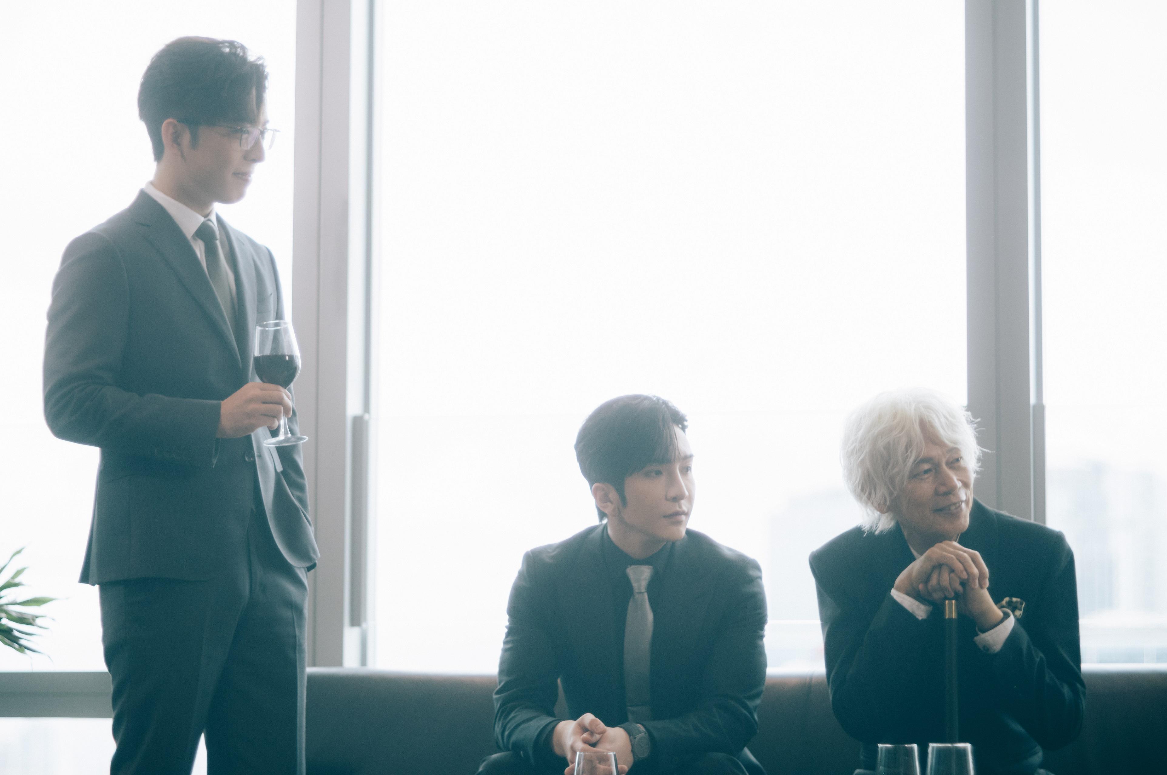 Anson Lo與Edan首度與羅家英拍劇,非常佩服前輩專業又搞笑。(《社內相親》劇照)