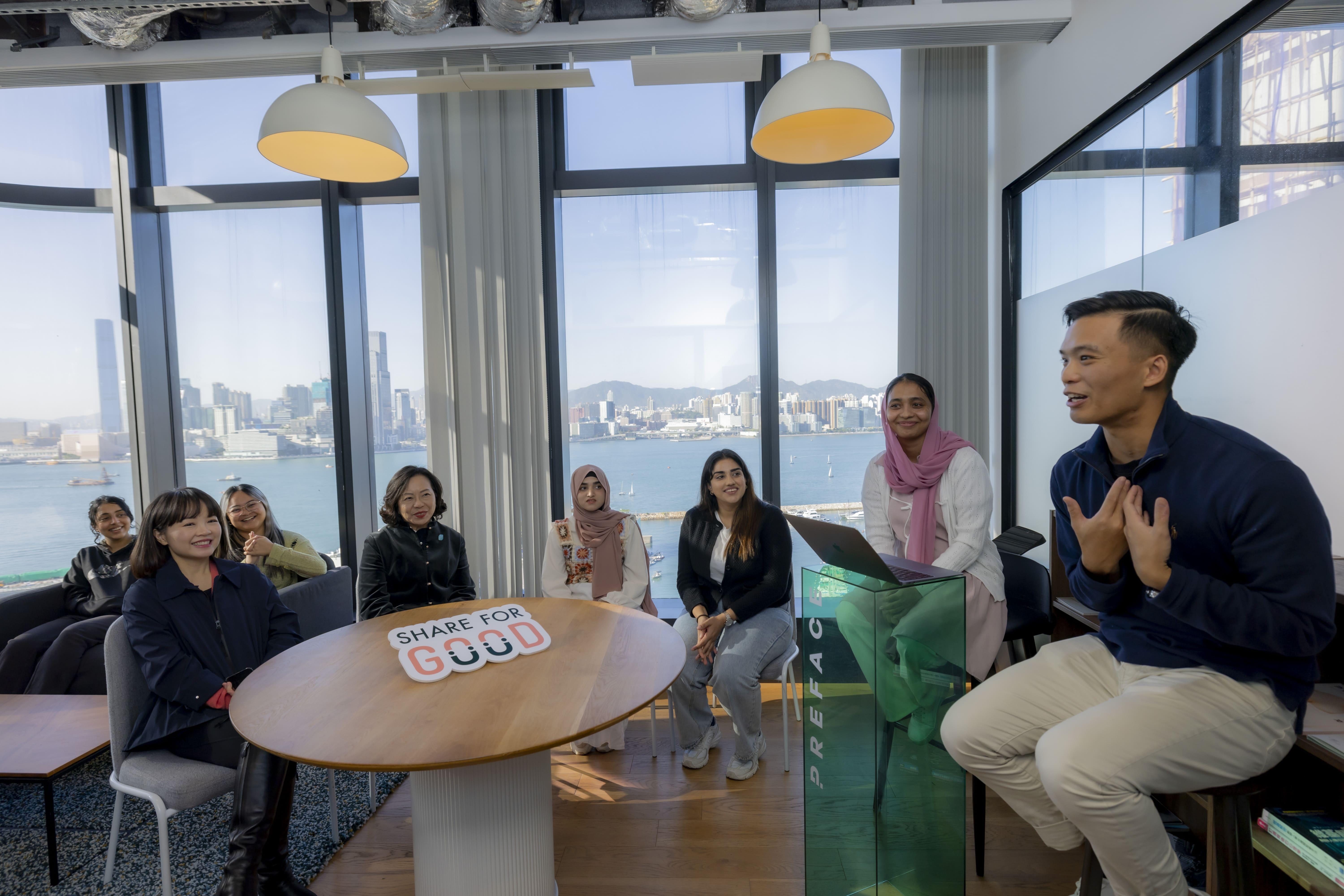 大家在Coffee Chat 環節,一邊飲用「心情咖啡」,一邊討論生活和工作的挑戰。