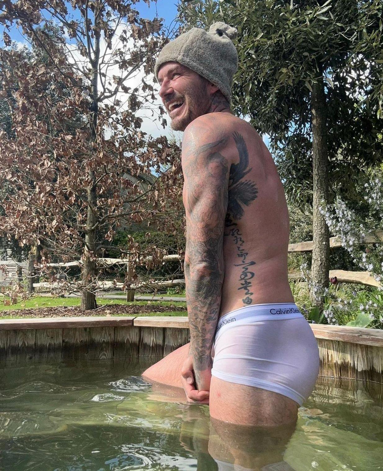 Victoria今年5月趁碧咸48歲生日,在IG貼出老公濕身照。