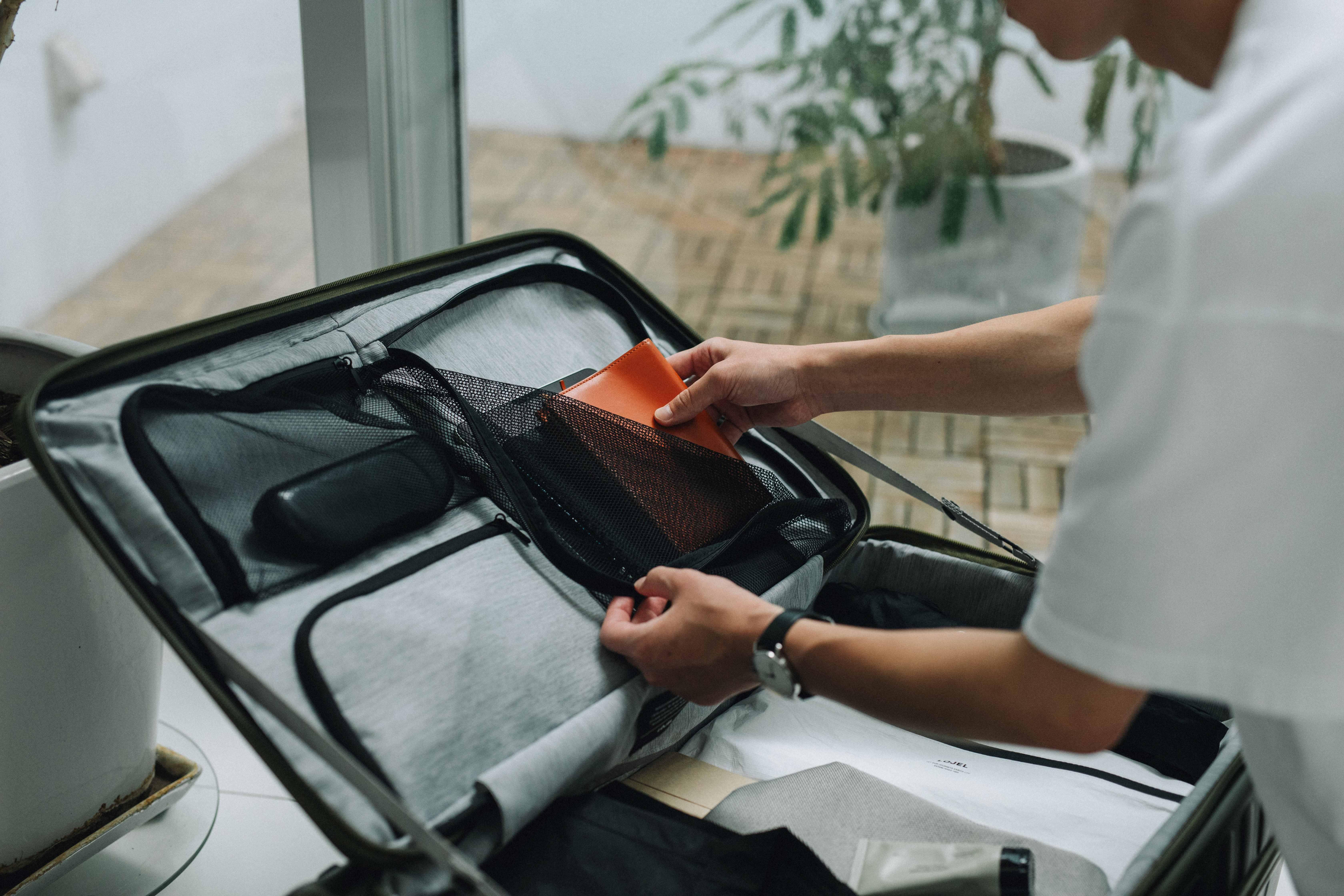 Cubo 行李箱 $2,600(Small)、$3,000(Medium)、$3200(Fit)、$3300(Large)