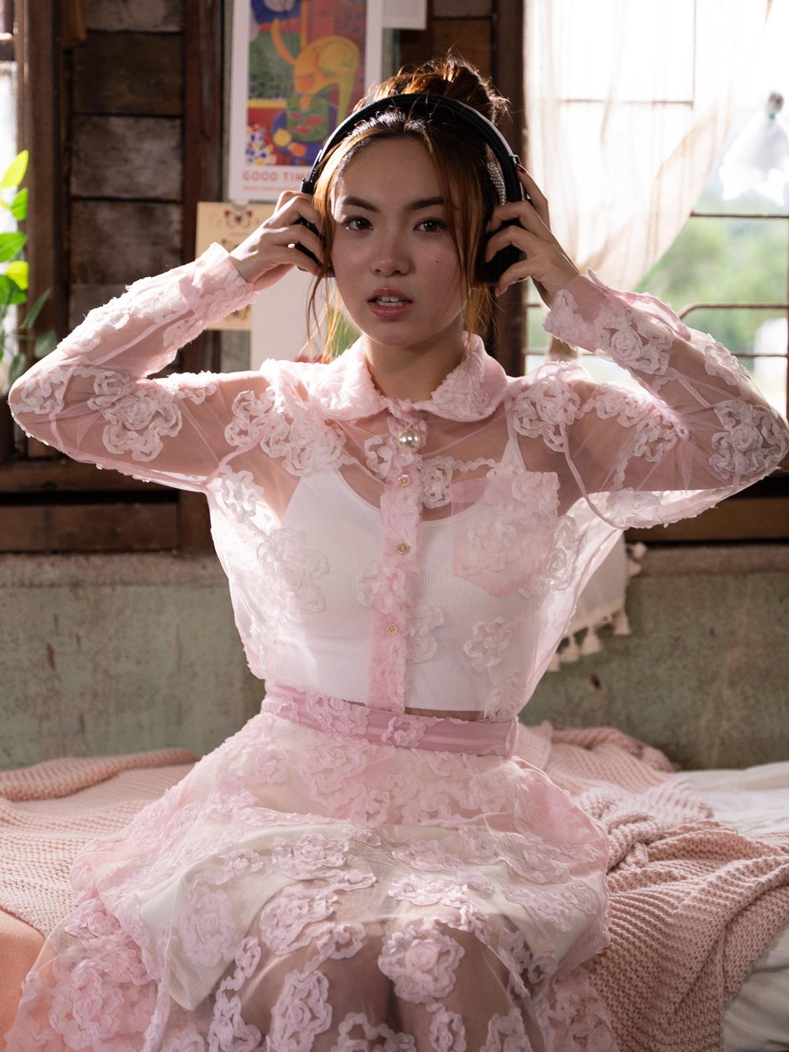 榛綦加盟新唱片公司推出個人單曲《旅程多得你守望》。