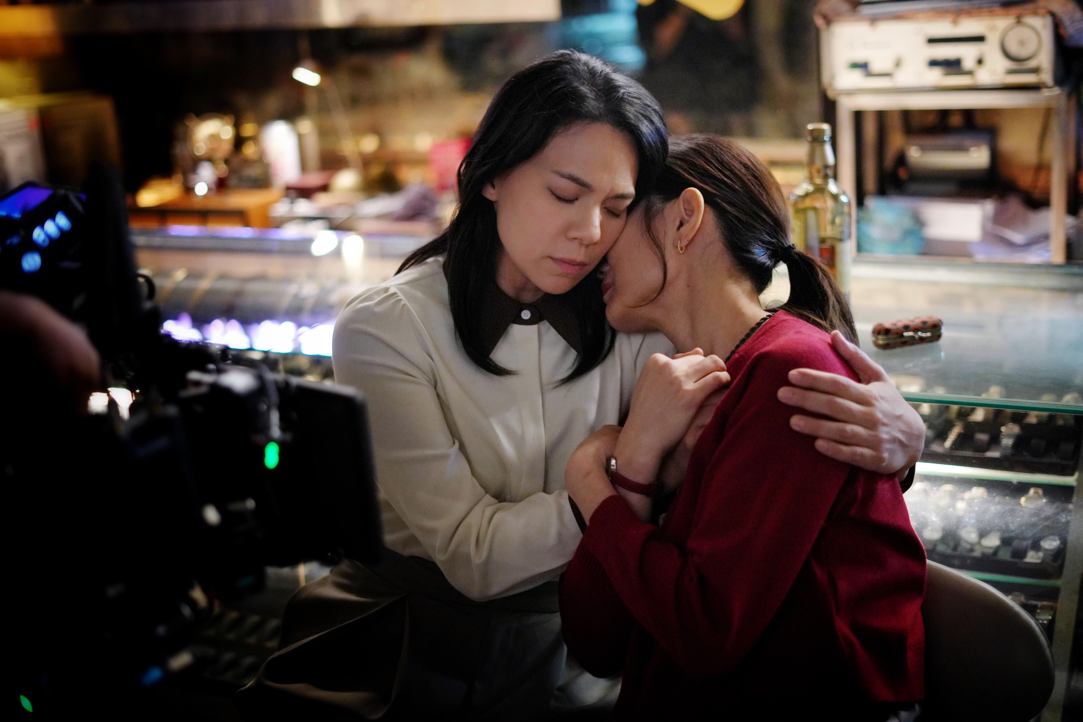 韋羅莎和簡慕華上演一段唯美愛情故事。在MV中飾演一對舊情人。