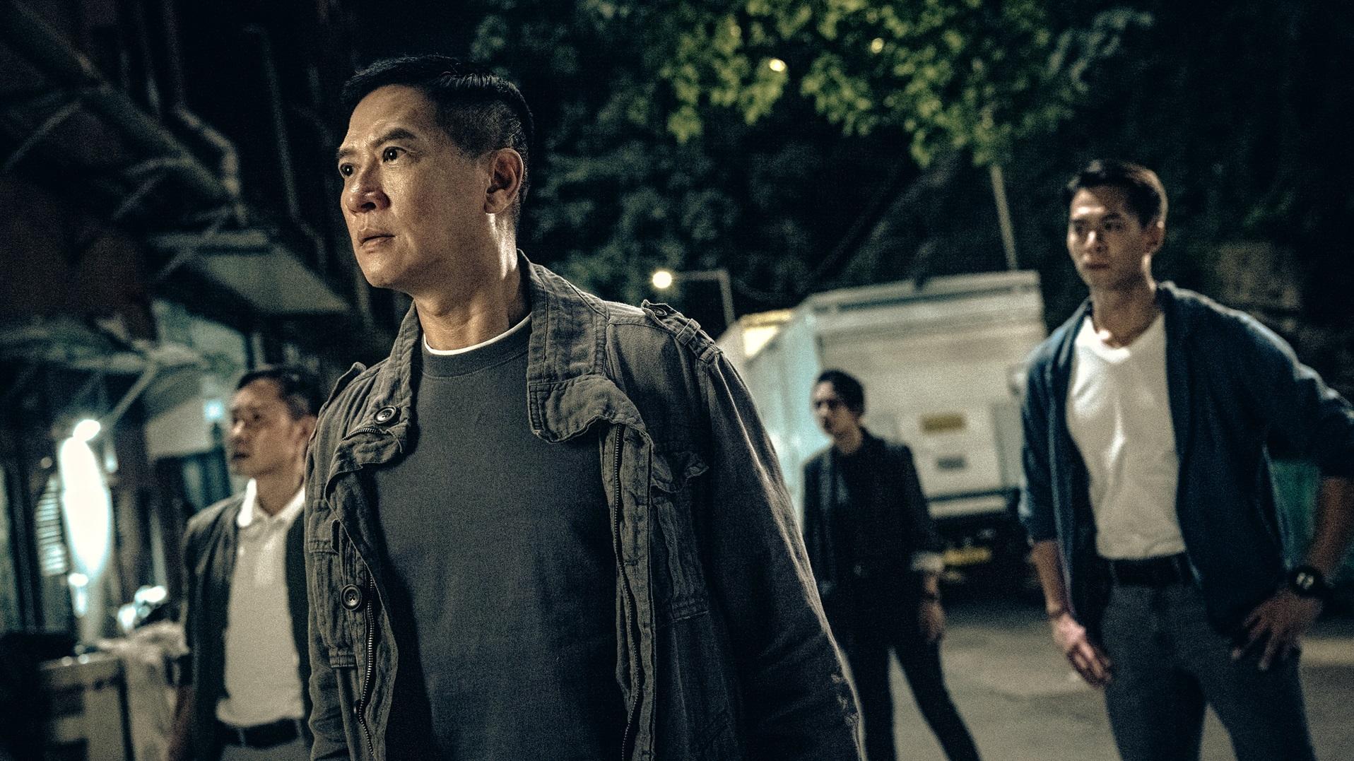 張家輝在電影《爆裂點》演警察。