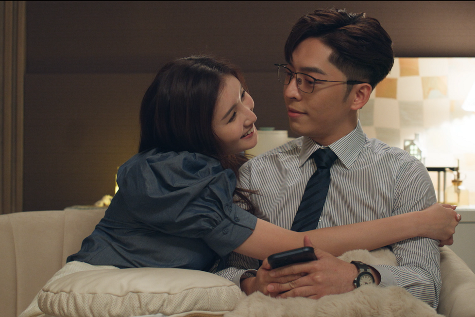 沈殷怡與Edan在港版《社內相親》合演情侶,CP感與喜感俱備。