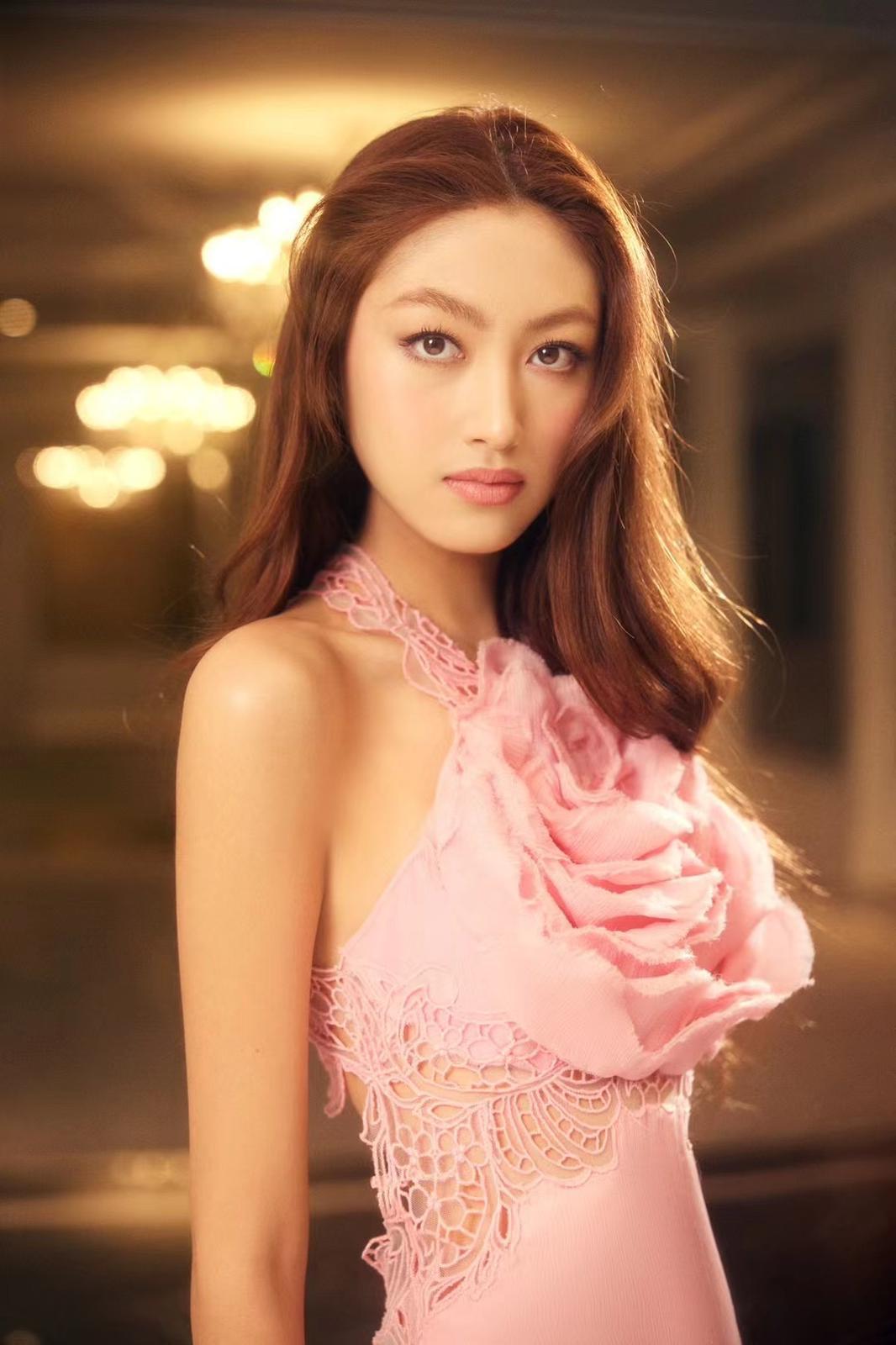 任晴佳獲邀出席於上海舉行的第五屆InStyle ICON Awards年度偶像盛典,獲頒「年度潛力新人」獎。