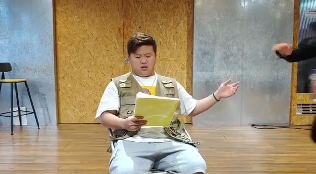 肥仔被指被出道時經常穿破爛短褲波鞋。